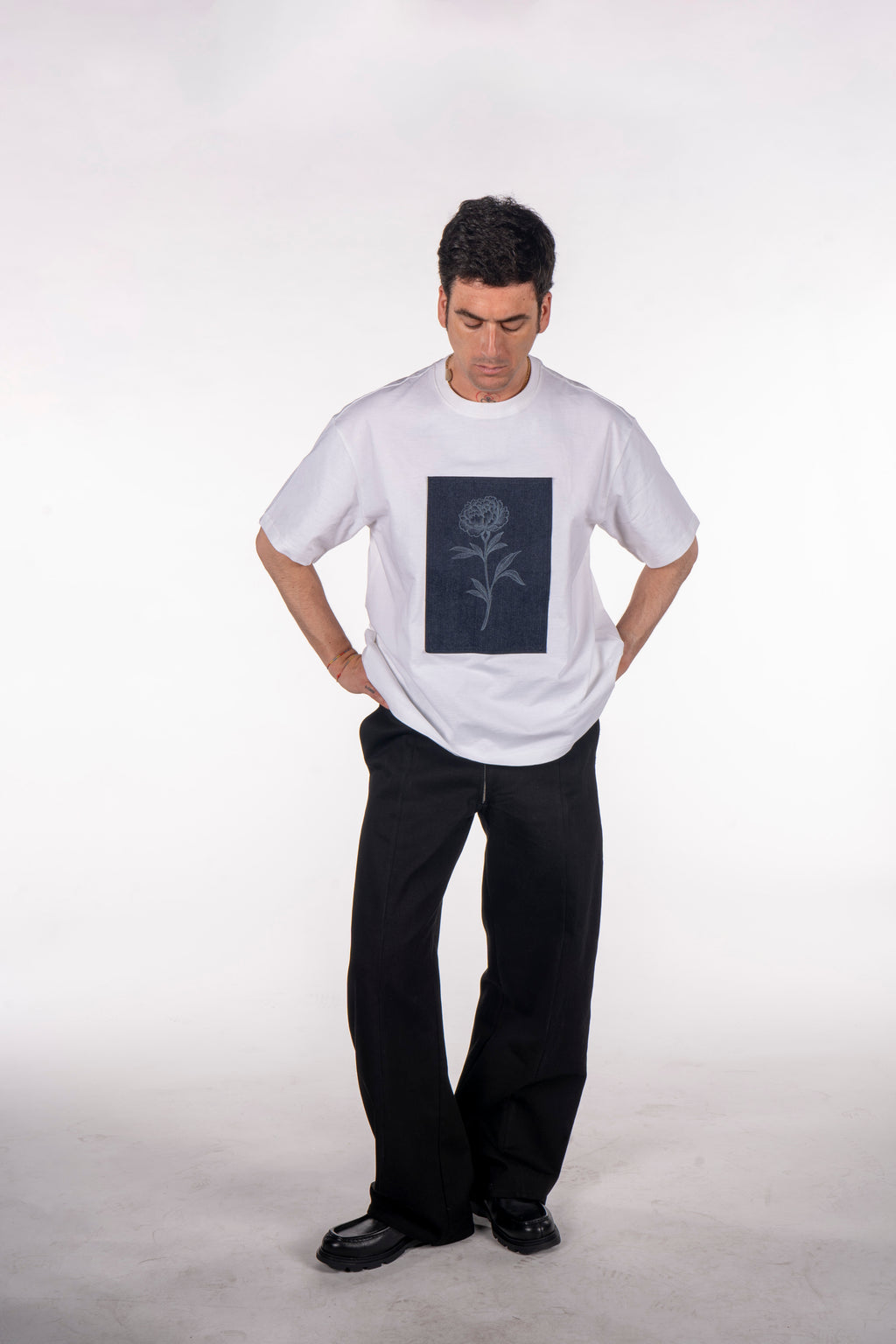 Camiseta clavel láser